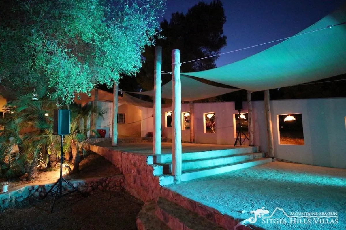 Luxury Villa, Host Up 20 To 28 Guests, Pool, Beach 3Km Cunit